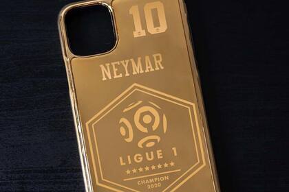 La funda de oro que les regalaron a los jugadores del PSG por ser campeones de la liga de Francia.