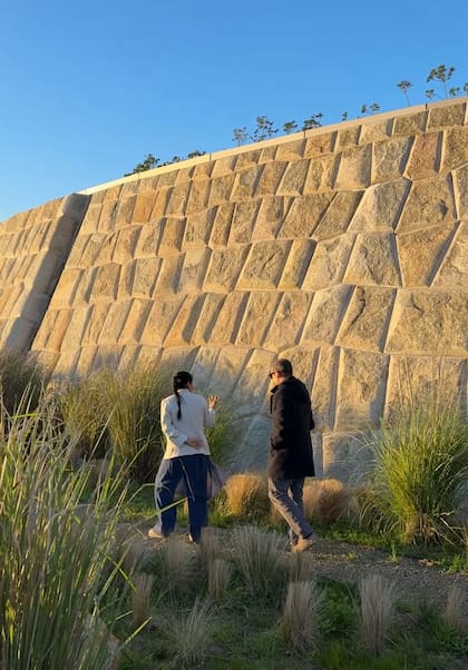 La Fundación Cervieri Monsuárez, en José Ignacio, fue construida con la misma técnica que las pirámides incas, por pedreros restauradores de Machu Pichu, según el diseño de Rafael Viñoly