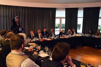 La Fundación Libertad organiza todos los meses una reunión reservada con funcionarios