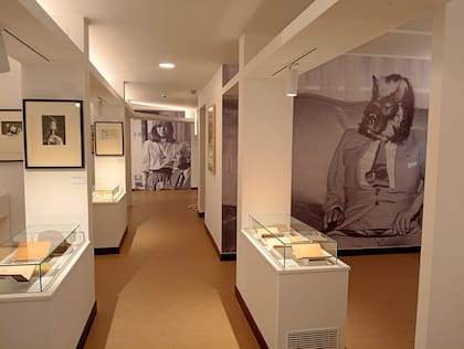 La Fundación Ortega-Marañón alberga la exposición en homenaje a Borges curada por Raúl Manrique Girón y Claudio Pérez Míguez