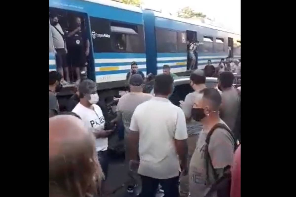 La furia de los pasajeros de un tren contra un conductor
