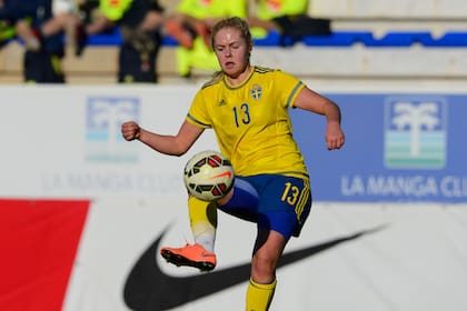 La futbolista Maja Gothberg, actuando para la selección de su país, Suecia