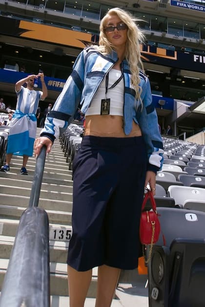 La futbolista y modelo británica Kelci-Rose Bowers, novia del defensor Marcos Senes