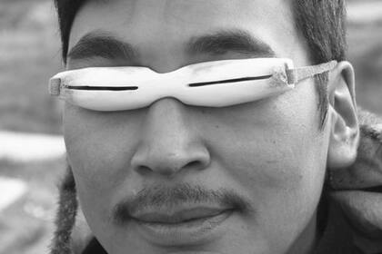 La gafas de sol tuvieron con predecesor las gafas de la nieve que utilizan los innuit en el Ártico (FOTO: GETTY)