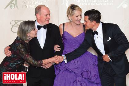 La gala de la Salud Planetaria se realizó en el Palacio del Príncipe, en Montecarlo. Alberto estuvo acompañado por su hermana mayor y estrellas de Hollywood, como Sharon Stone (recibió un premio por su labor humanitaria) y Orlando Bloom.