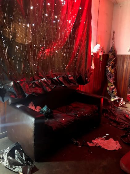 La galería NN, una de las premiadas, incluye un cuarto dedicado a Bienvenidxs lxs tímidxs, proyecto de Porkería Mala, que participa del programa de performances curado por Diego Bianchi
