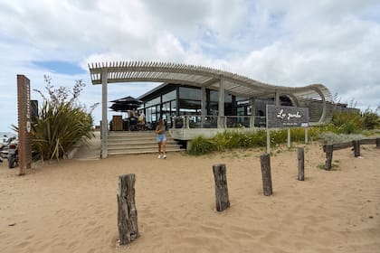 La Gamba, una de las de cinco propuestas gastronómicas exclusivas para disfrutar la noche de Año Nuevo en Pinamar, con opciones que destacan por su ambiente sofisticado, menús gourmet y vistas únicas en la costa argentina