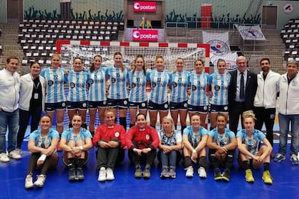 La Garra, el seleccionado argentino de handball femenino, necesita ser uno de los dos mejores del preolímpico de este mes para poder viajar a Japón.