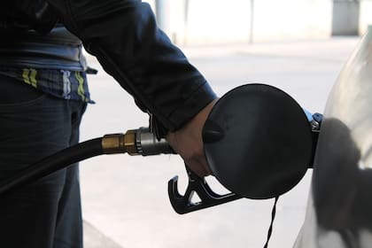 La gasolina disminuyo su precio en 1 centavo durante la última semana en 18 estados
