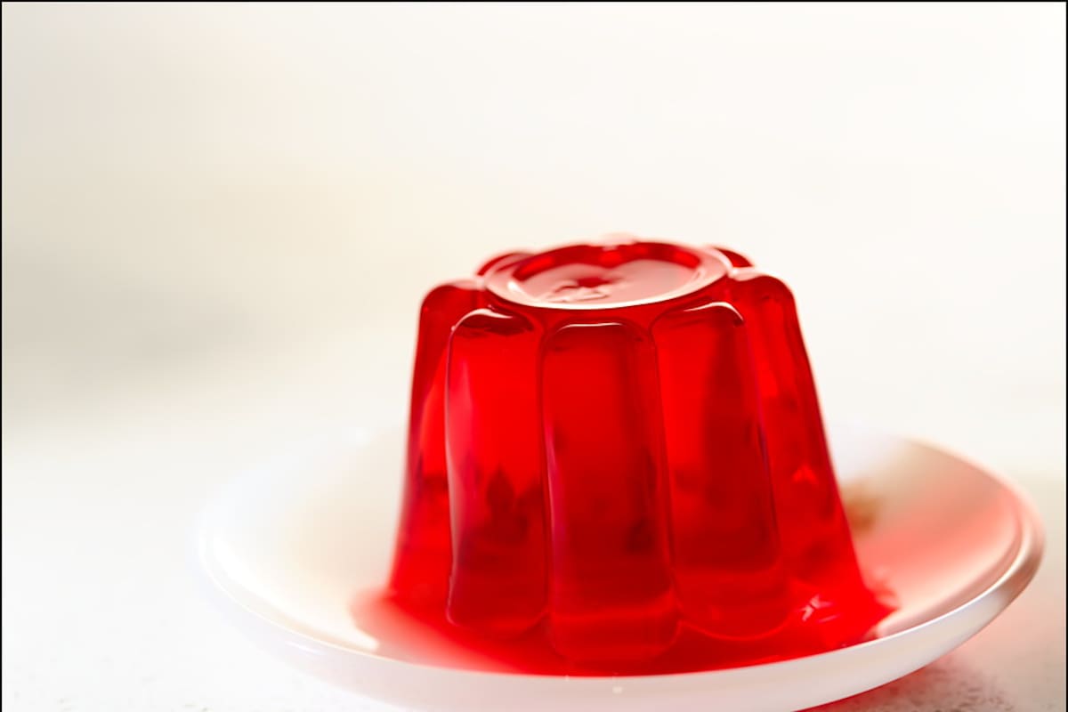 La gelatina es un alimento rico en proteínas, aunque se debe moderar su consumo