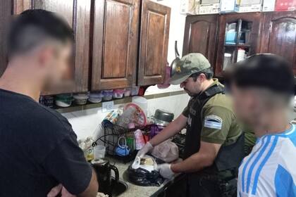 La Gendarmería allanó lugares de venta de drogas en la villa 1-11-14