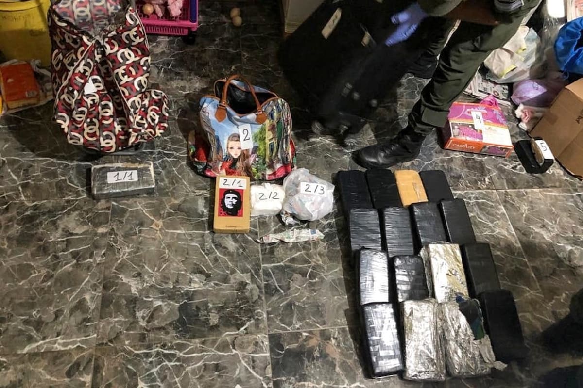 La Gendarmería secuestró una tonelada y media de marihuana, 24 kilos de cocaína y varias armas de todo tipo y calibre al cabo de 30 allanamientos en Ingeniero Budge y otras localidades del sur y el sudoeste del Gran Buenos Aires