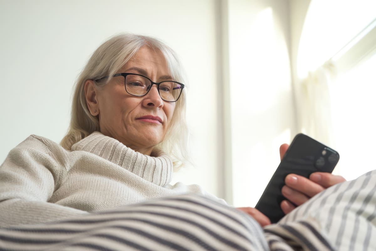 La generación "silver" (de más de 50 años) también hace un uso intensivo de redes sociales, YouTube y otras plataformas digitales asociadas al consumo en exceso por parte de los jóvenes
