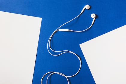 La Generación Z adoptó el cable como símbolo estético y cultural, asociado a los íconos de los 2000 y 2010