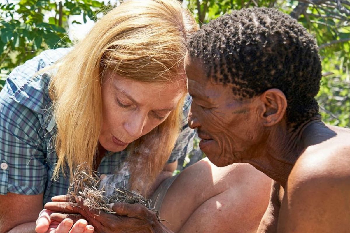 La genetista que realizó el estudio junto a Joseph, uno de los africanos cuyo ADN fue analizado