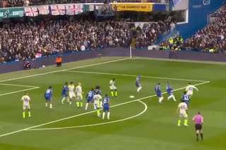 El City goleó a Chelsea con una asistencia mágica de Cherki y depende de sí mismo para ganar la Premier