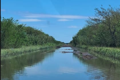 La gente del Correo Argentino hizo 170 kilómetros de ida, pero de vuelta no quisieron volver a repetir esos kilómetros: probaron por el camino que estaba cortado y pasaron como pudieron