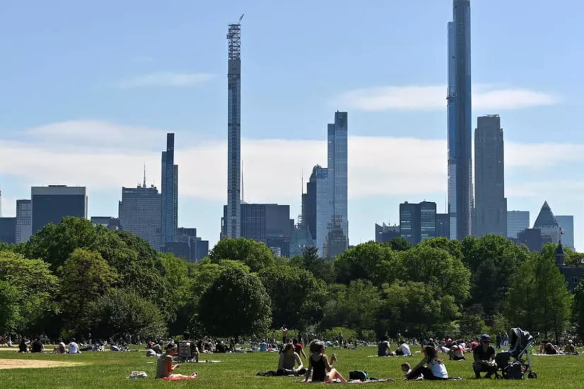 La gente disfruta de una tarde en el Central Park, en Nueva York