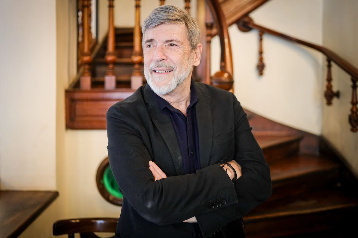 "La gente es muy afectiva aquí. Desde que llegué me están tratando maravillosamente bien. No es la locura de los 90, pero el cariño sigue intacto", asegura Carlos Mata