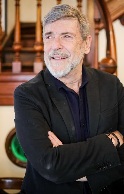 "La gente es muy afectiva aquí. Desde que llegué me están tratando maravillosamente bien. No es la locura de los 90, pero el cariño sigue intacto", asegura Carlos Mata