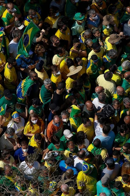 La gente participa en una manifestación contra el presidente Jair Bolsonaro en Sao Paulo, durante el Día de la Independencia de Brasil