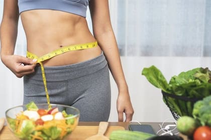 La gente quiere una única fórmula mágica para adelgazar, pero no existe, dice la nutricionista