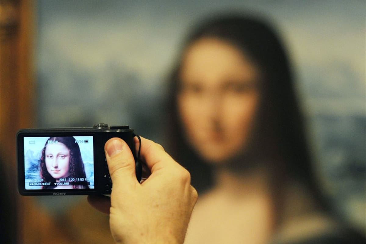 La Gioconda en el Louvre, objeto de peregrinaje para millones de mujeres y hombres provenientes de los más lejanos rincones del mundo