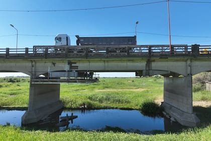 La gobernación de Santa Fe anunció que construirá un puente paralelo con fondos provinciales