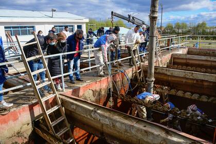 La gobernadora Alicia Kirchner en una planta de Agua Potable de SPSE en Río Gallegos