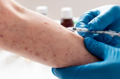 La gobernadora de Arizona asegura que la mejor prevención es la vacuna