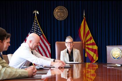 La gobernadora de Arizona mostró empatía por la familia de Preston Lord. Foto: Ig Katie Hobbs