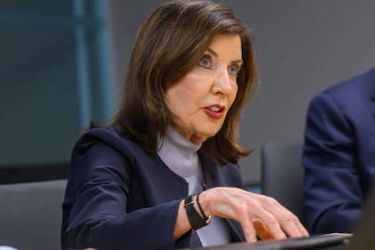 La gobernadora de Nueva York, Kathy Hochul, consideró que conducir fuera de los límites de velocidad en zonas de construcción es “una imprudencia y un peligro"