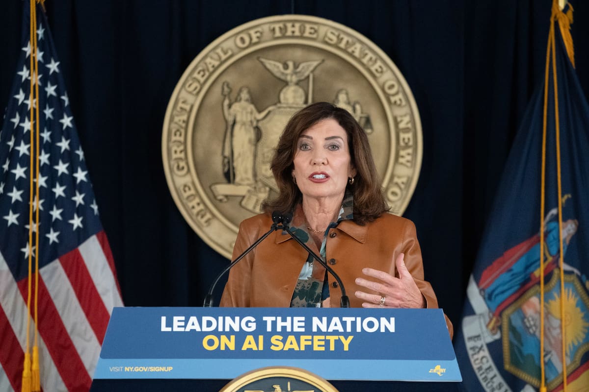 La gobernadora de Nueva York, Kathy Hochul, advirtió sobre la tormenta costera que se avecina este fin de semana