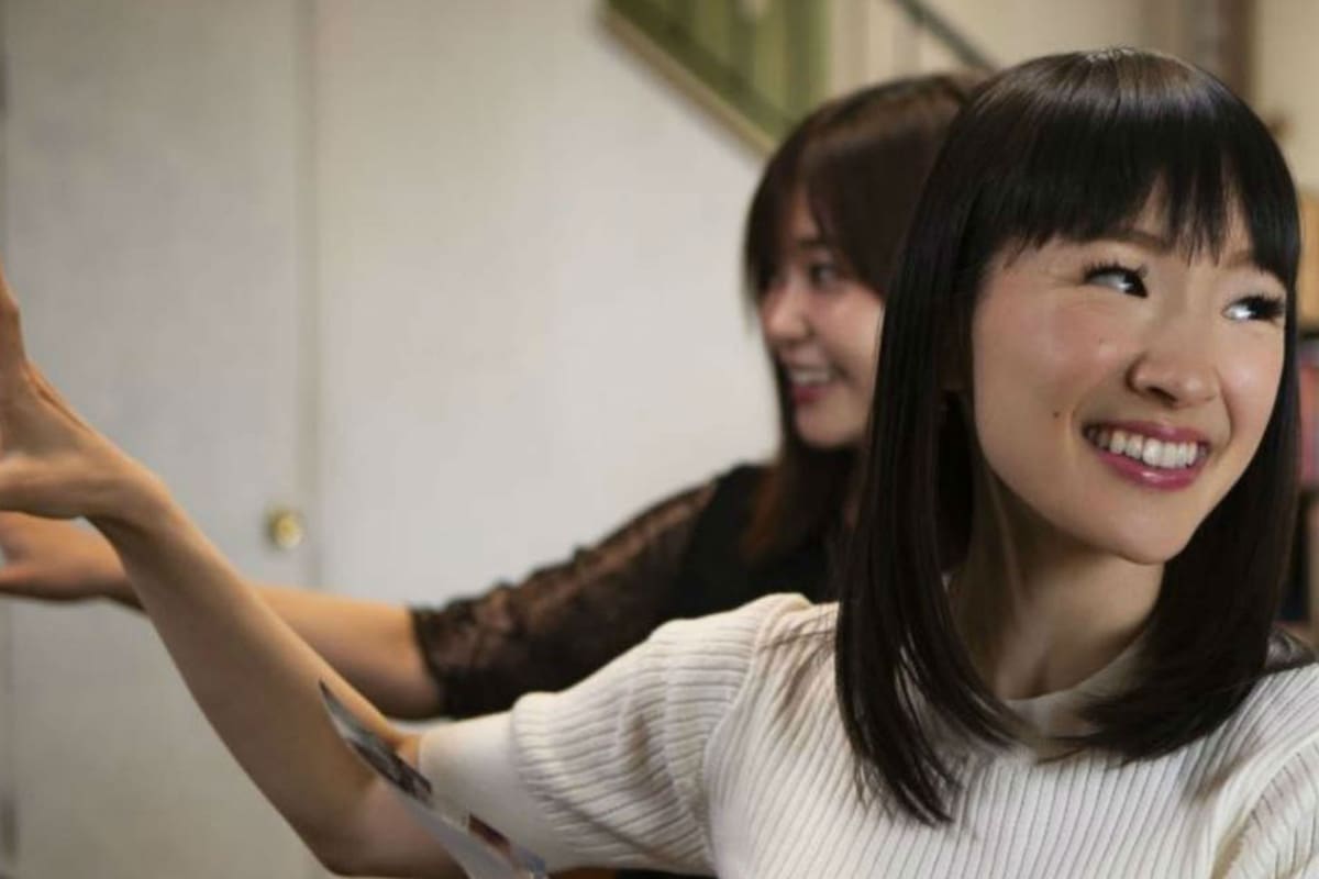 La gobernadora de Tokio le sugirió a la gente que pase su tiempo en cuarentena siguiendo los consejos de la gurú del orden