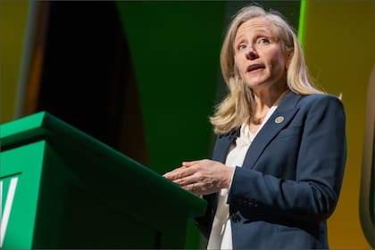 La gobernadora de Virginia, Abigail Spanberger.