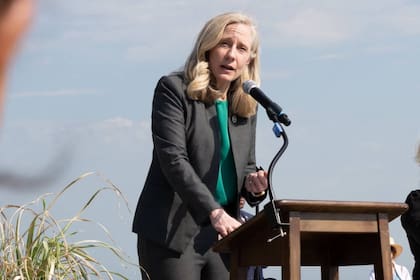La gobernadora de Virginia, Abigail Spanberger (Archivo)