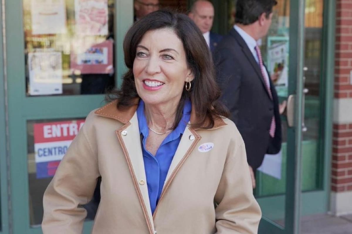 La gobernadora del estado de Nueva York, Kathy Hochul, compartió su postura sobre la crisis migratoria