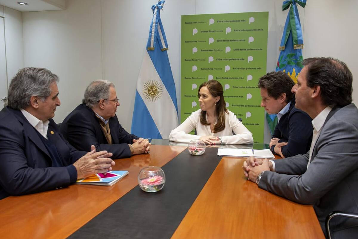 La gobernadora dialogó con el rector de la UBA, Alberto Barbieri, y el director de escuelas, Gabriel Sánchez Zinny