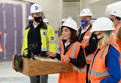 La gobernadora Kathy Hochul anunció que creará nuevas viviendas en East Harlem