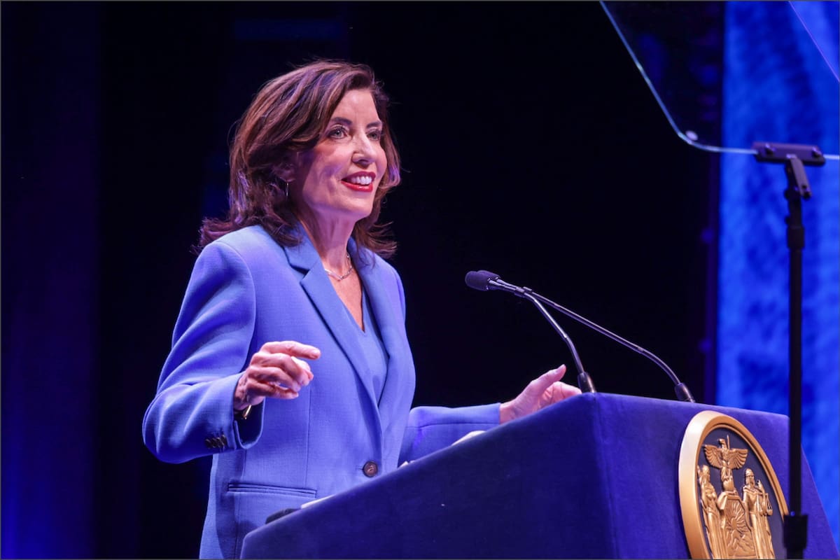 La gobernadora Kathy Hochul anunció una inversión de US$13 millones para ampliar la capacitación laboral y preparar trabajadores para empleos vinculados con la energía limpia en Nueva York