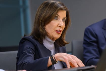La gobernadora Kathy Hochul competirá directamente en las elecciones generales del 3 de noviembre