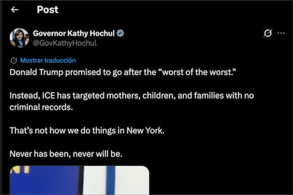 La gobernadora Kathy Hochul escribió en su cuenta de X que el ICE "tomó de blanco a familias sin antecedentes" en Nueva York