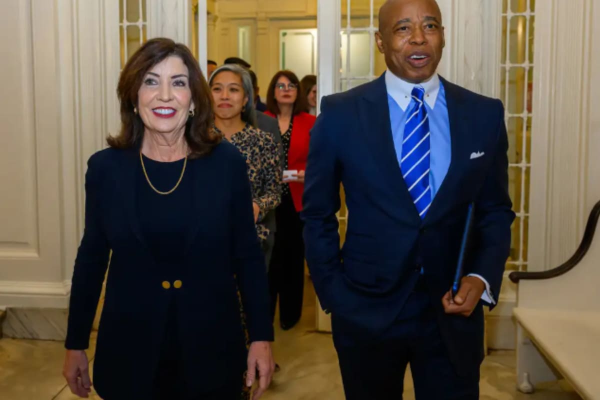 La gobernadora Kathy Hochul no destituirá al alcalde de la ciudad de Nueva York, Eric Adams