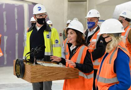 La gobernadora Kathy Hochul perdió el control del plan, pese a haber destinado más de US$1000 millones al rediseño original