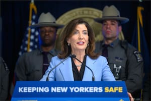 Hochul ordenó una inspección inmediata a los vendedores de armas en Nueva York: “Trump cede ante el lobby”
