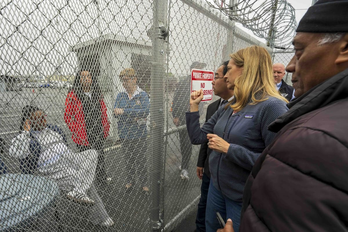 La gobernadora Mikie Sherrill denunció que el ICE bloqueó su ingreso al centro de detención Delaney Hall