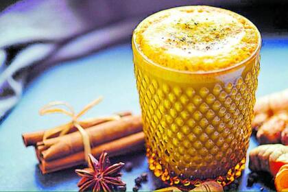La golden milk o leche dorada, una mezcla de especias nacida en la India, empezó a aparecer en las cartas de bebidas de restaurantes y cafés del mundo