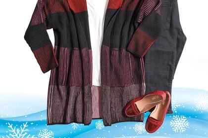 La gracia de estos sacones, a medio camino entre el blazer y el sweater, es que pueden descontracturarse con agregados como una capucha