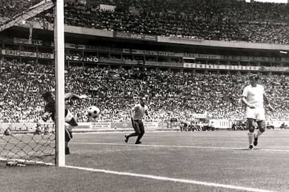 La salvada de Banks al cabezazo perfecto de Pelé. Fue el 7 de junio de 1970 en el partido que Brasil le ganó 1-0 a Inglaterra.