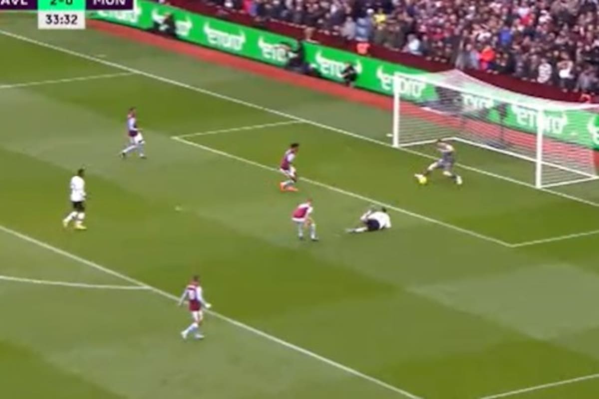 La gran atajada de Dibu Martínez ante el cabezazo de Cristiano Ronaldo